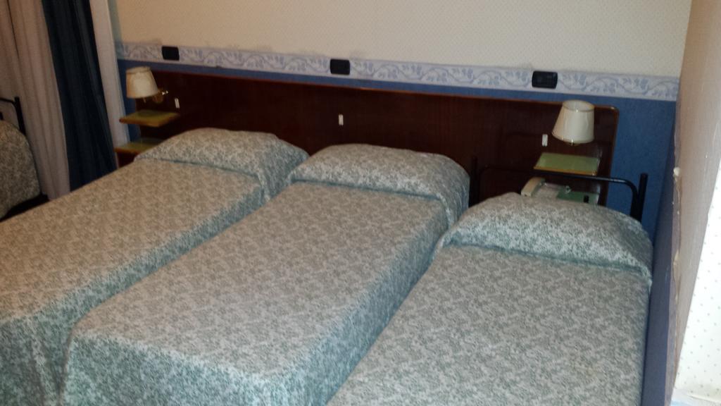 Hotel Piemonte Lanzo Torinese Bagian luar foto