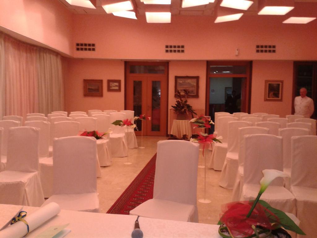 Hotel Piemonte Lanzo Torinese Bagian luar foto
